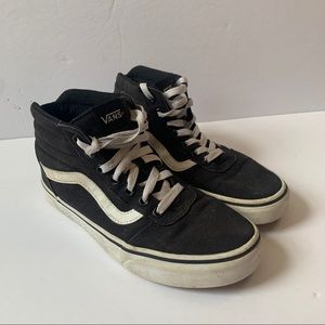 Vans High Top Classic Sneaker 7.5